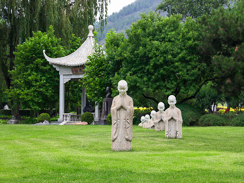 在陵园上，天寿陵园和景仰园哪个更出色(天寿和景仰园如何选择）